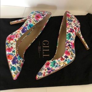G.I.L.I. Pointed Toe Pumps 🌺💐🌼
